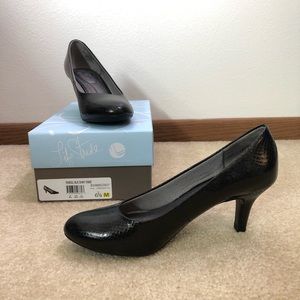 Life Stride brand new black heels